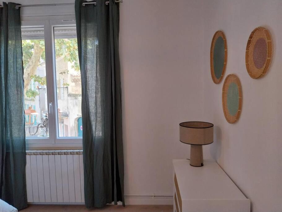 Charmant Appartement 3 Chambres Et Terrasse Eyragues Eksteriør billede